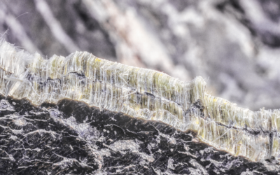 Cos’è l’amianto? Caratteristiche, rischi e perché è fondamentale rimuoverlo dalle coperture